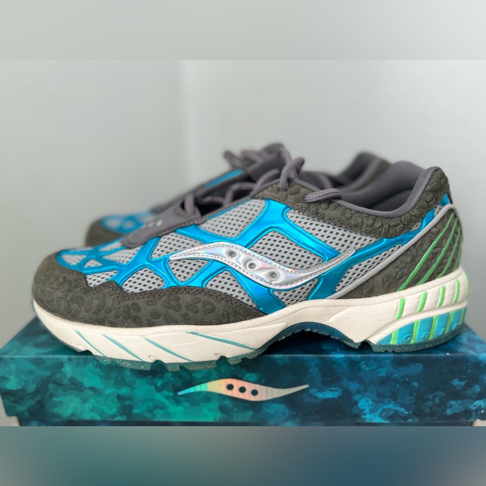 Saucony Bundle! Shoes, two hats and shorts.